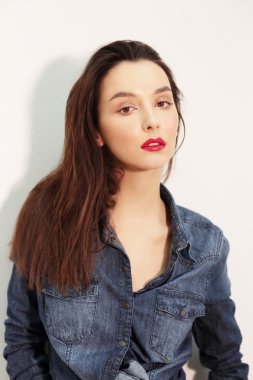 Genç beyaz kadın model..