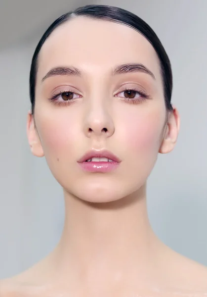 Porträt en face, natürliches Make-up. — Stockfoto