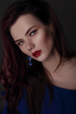 kadın profesyonel makyaj ile.