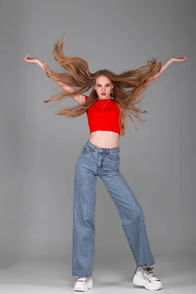 Girl Posing Studio Full Growth Clothes Orange Shirt Jeans She — Stock Photo, Image