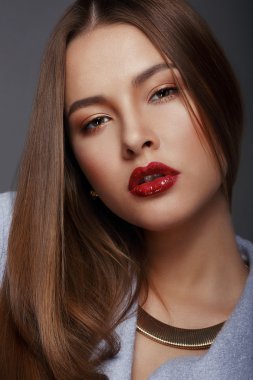 Güzel görünüşlü kadın arıyorum güzel portre