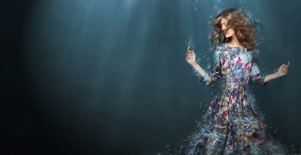 Daldırma. Deep Blue Sea kadında. Fantezi