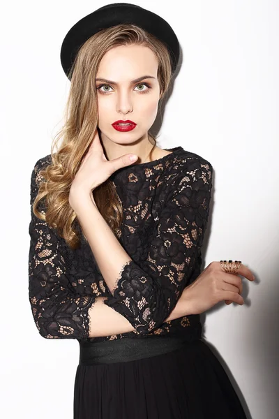 Vogue. Classy Fashion Model in Dark Lacy Blouse — Stock Photo, Image