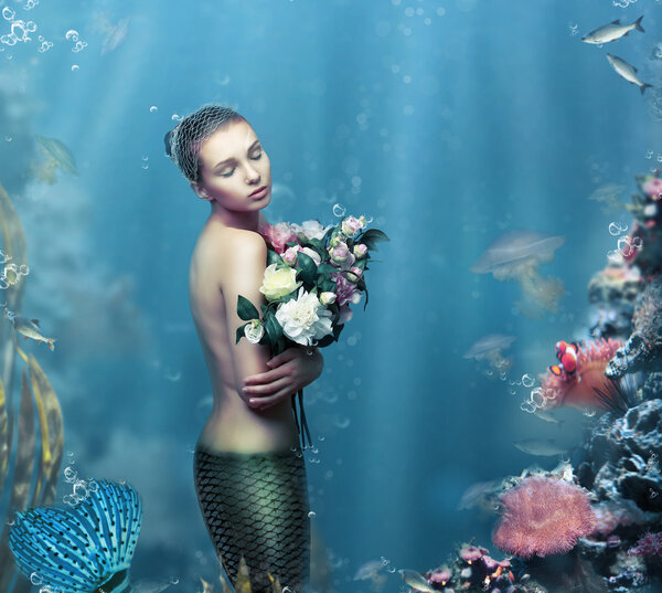 Вдохновение. Женщина с половодьем в воде
