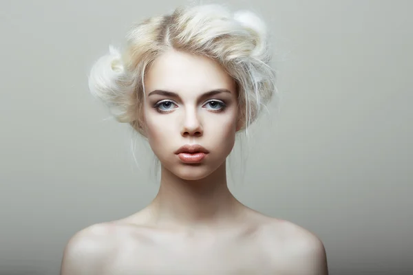 Blonde woman portrait. — Stock Photo, Image