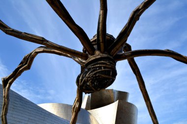 Bilbao, İspanya bir örümcek scultpure detay