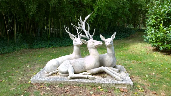 Sculpture de cerfs dans les jardins Joan Maragall à Barcelone, Espagne — Photo