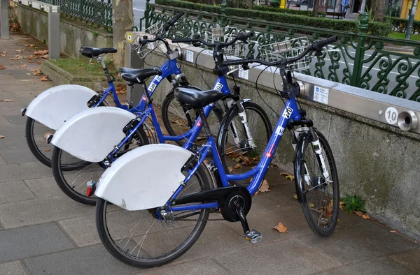 Some bicycles of the bike rental service in Bilbao, Spain — Stock Photo, Image