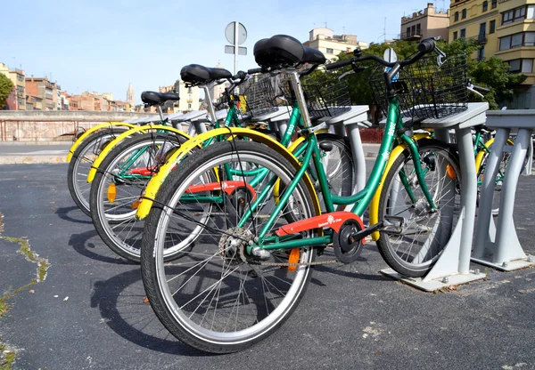 Algumas bicicletas do serviço Girocleta em Girona, Espanha — Fotografia de Stock