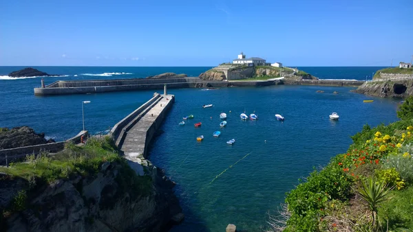 Puerto en Tapia de Casariego en Asturias, España — Foto de Stock