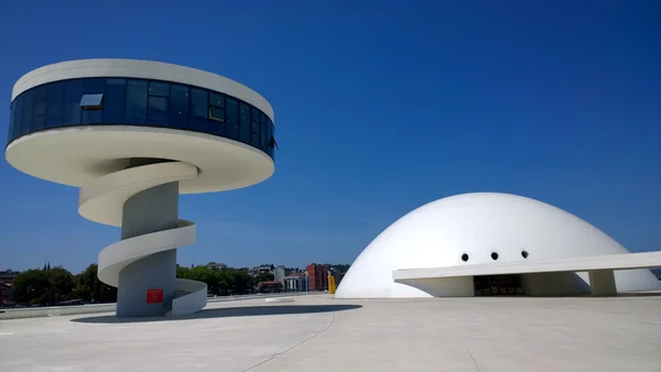 Κέντρο Niemeyer ΟΙΚΟΔΟΜΩΝΤΑΣ Aviles, Ισπανία — Φωτογραφία Αρχείου