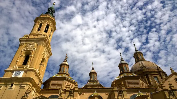 Basilika - Cathedral of Our Lady of pelaren i Zaragoza, Spanien — Stockfoto