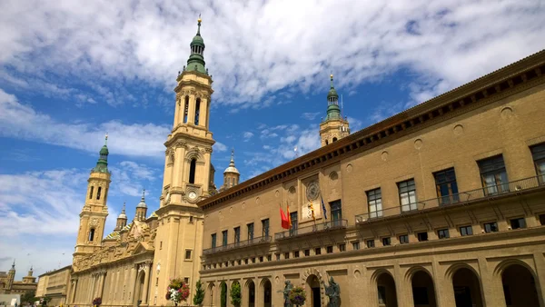 Zaragoza şehir merkezi sütun Our Lady Katedrali ile — Stok fotoğraf