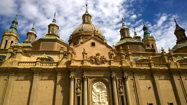 Basilika - Cathedral of Our Lady of pelaren i Zaragoza — Stockfoto