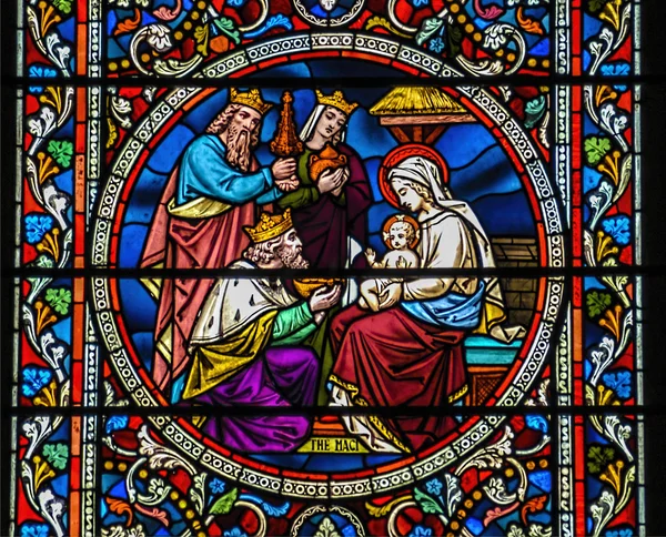 Enfant Jésus avec Marie et les trois sages — Photo