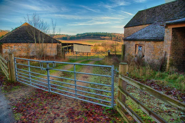 Ingången till gammal gård — Stockfoto