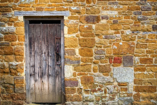 Velha porta de madeira weathered — Fotografia de Stock