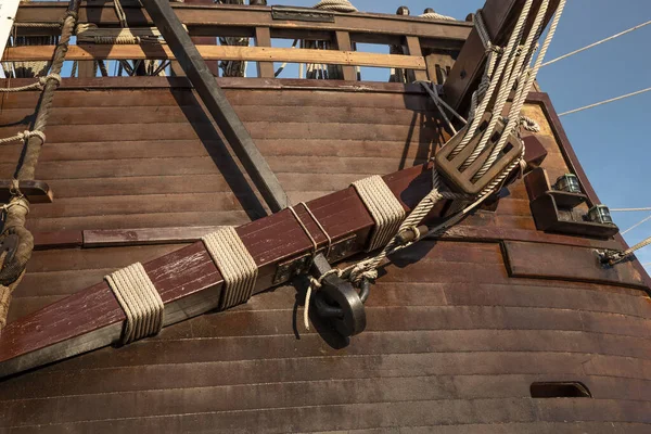 Ancre Bois Vieux Bateau Pirate Gros Plan Journée Ensoleillée — Photo