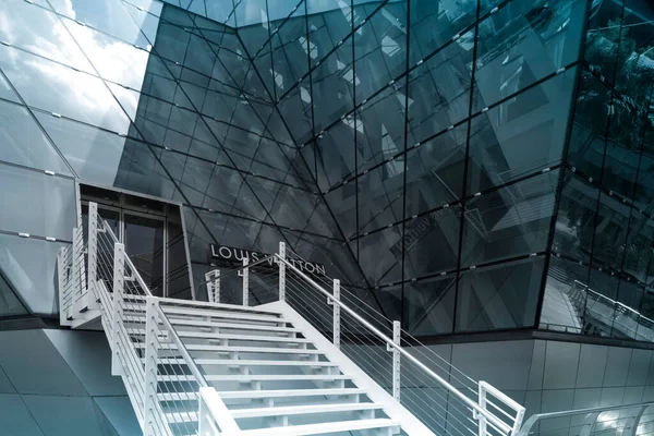 Louis Vuitton Marina Bay Sands Befindet Sich Einem Schwimmenden Kristallpavillon — Stockfoto