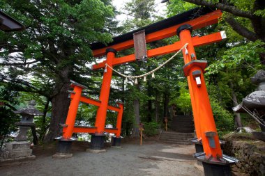 Japonya 'daki Arakura Sengen Parkı yakınlarında küçük bir ruh evi.