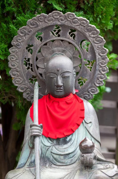 Mooie Rustige Biddende Boeddha Steen Crafting Standbeeld Japanse Heiligdom — Stockfoto