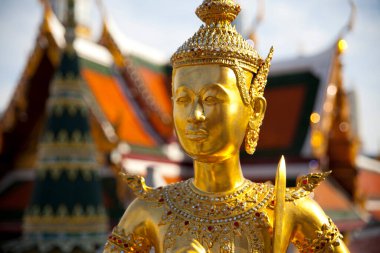 Bangkok, Tayland 'daki Büyük Saray' da Altın Kinnaree Heykeli.