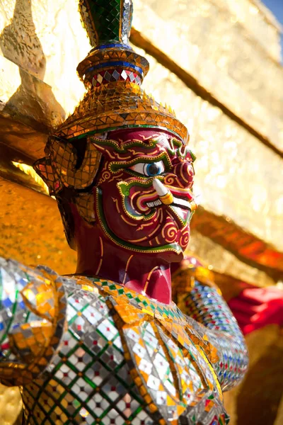 Estatua Del Guardián Del Demonio Contra Cielo Azul Wat Phra — Foto de Stock