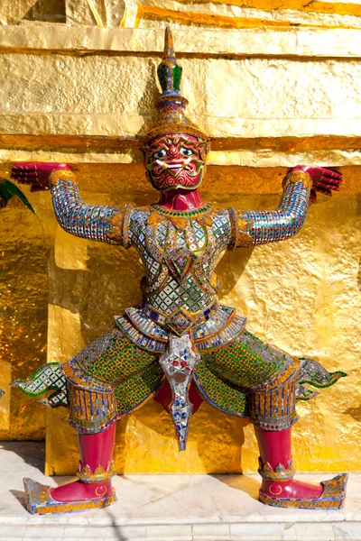 Estatua Del Guardián Del Demonio Contra Cielo Azul Wat Phra — Foto de Stock