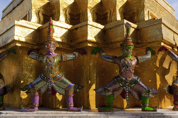 Estatua Del Guardián Del Demonio Contra Cielo Azul Wat Phra — Foto de Stock