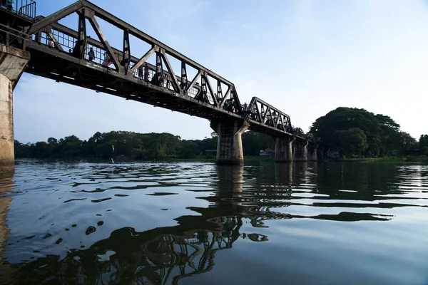 สะพานข ามแม าแคว งหว ดกาญจนบ ประเทศไทย — ภาพถ่ายสต็อก