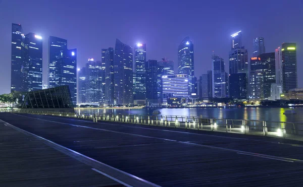 Singapur, Singapur 'daki birçok ofis binasının manzarası. Singapur birçok uluslararası işletme merkezine ev sahipliği yapmaktadır..