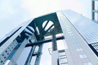 Umeda Gökyüzü Bldg. Osaka, Japonya 'da. Umeda Gökyüzü Binası, Osaka 'nın en yüksek on ikinci binasıdır ve en tanınmış simgelerden biridir..