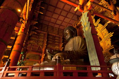 Nara 'daki Todai-ji tapınağındaki Büyük Buda.. 