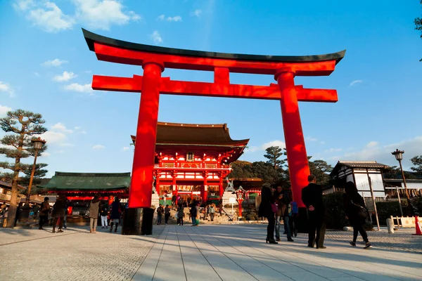 Многие Люди Посещают Храм Инари Фусими Киото Япония Фушими Инари — стоковое фото