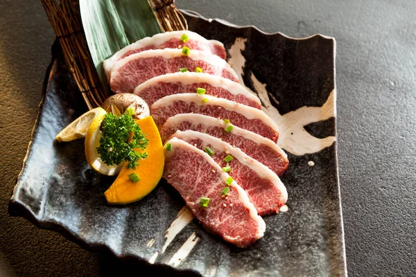 Premium Ιαπωνικό Βόειο Κρέας Wagyu Φέτες Στο Πιάτο Για Yakiniku — Φωτογραφία Αρχείου