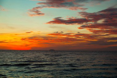 Yaz manzarası, gün batımı deniz doğası. Yaz deniz manzarası.