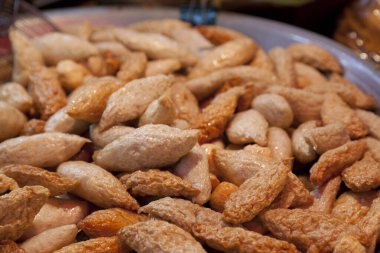 Taze kızartılmış balık köftesi..