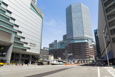 Osaka, Japonya 'daki JR Osaka İstasyonu. Japonya 'nın Kita-ku kentindeki Umeda bölgesinde, Batı Japonya Demiryolu Şirketi tarafından işletilen büyük bir tren istasyonudur..