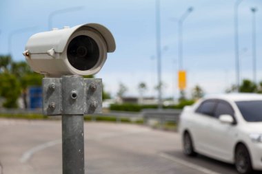 Güvenlik kameraları girişi ve çıkışı kontrol etsin.