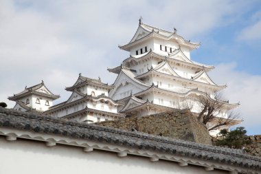 Japonya 'nın Kansai bölgesindeki Hyogo ilinin Himeji şehrindeki güzel Himeji Şatosu.