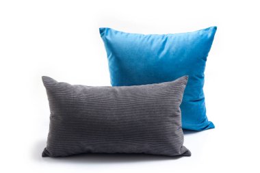 Mavi yastık ve gri yastık beyaz arkaplanda izole