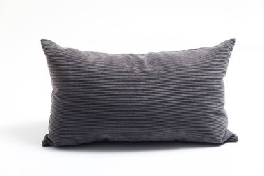 Beyaz arkaplanda izole edilmiş gri yastık.