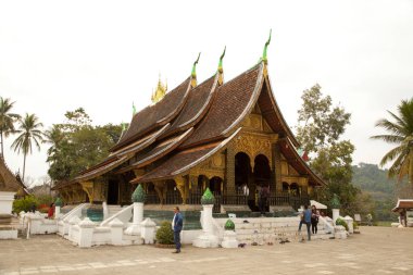 Laos 'un kuzeyindeki UNESCO dünya mirası kasabası Luang Prabang' daki ikonik tapınak Wat Xieng Tangası..