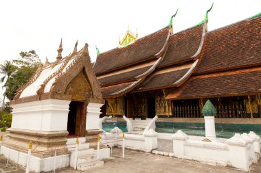 Laos 'un kuzeyindeki UNESCO dünya mirası kasabası Luang Prabang' daki ikonik tapınak Wat Xieng Tangası..