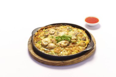 Tayland yemeği, sıcak tavada kızarmış midye krepi ya da sıcak tavada istiridye.