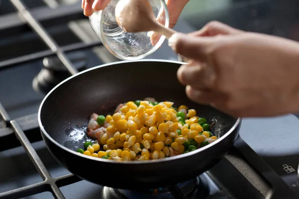 Ingredientes Vegetais Misturados Sendo Cozinheiro Panela Frita Fogão Cozinhando Fogão — Fotografia de Stock