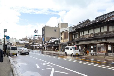 Japonya, Kanazawa 'da Musashimachi Bölgesi yakınlarındaki Omi-cho Market' in önündeki sokak manzarası. 