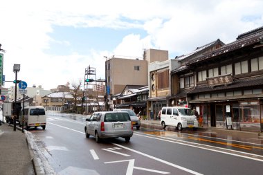 Japonya, Kanazawa 'da Musashimachi Bölgesi yakınlarındaki Omi-cho Market' in önündeki sokak manzarası. 