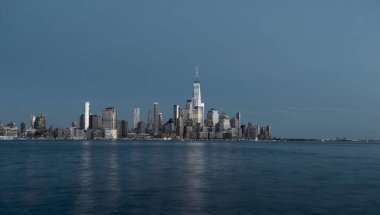 New York City, ABD 'de alacakaranlık vakti Manhattan Skyline panoramik manzarası.