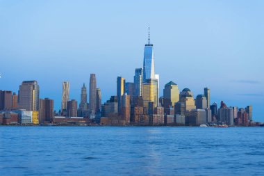 New York City, ABD 'de alacakaranlık vakti Manhattan Skyline panoramik manzarası.